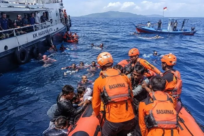 Kapal Nurul Salsa Tenggelam di Polassi Selayar, 23 Penumpang Hilang. (Mistar.id).