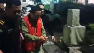 Modus Korupsi Bekas Dirut Kebun Binatang Surabaya, Rangkap 3 Jabatan