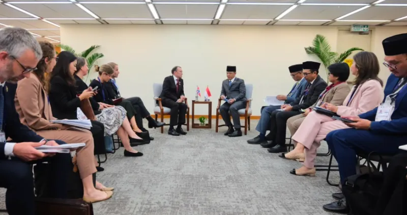 Isu lingkungan, budidaya maritim, dan transisi energi menjadi fokus pembahasan Menteri Luar Negeri Republik Indonesia, Sugiono pada pertemuan dengan Menteri Luar Negeri Norwegia, Espen Barth Eide, di sela-sela Pertemuan ke-59 ASEAN Foreign Minister’s Meeting, Post-Ministerial Conferences and Related Meetings (AMM-PMC) di Manila, Filipina. (Kemlu RI)