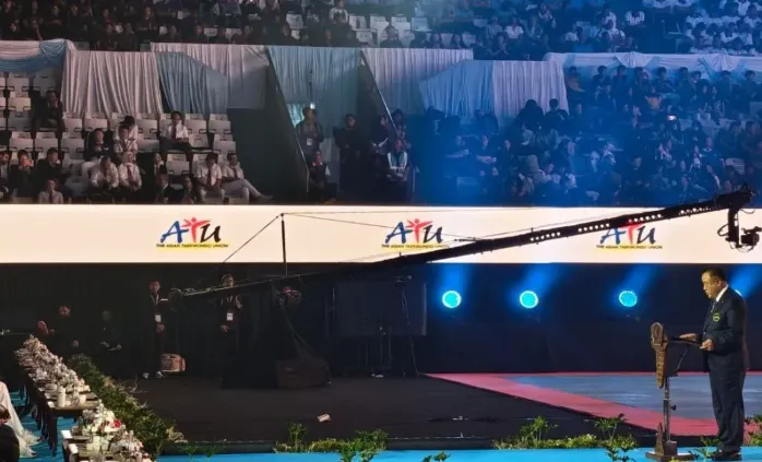 Presiden Asian Taekwondo Union (ATU) Kim Sang-jin saat membuka 8th Asian Taekwondo Indonesia Open Championships 2026 di Indoor Tennis Gelora Bung Karno, Jakarta, Minggu (2/8). (Antara)