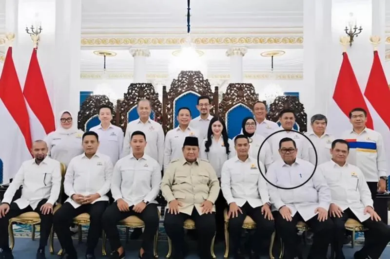 Diperiksa Mangkir, Tersangka Tambang Ilegal Malah Foto Bareng Prabowo. (Istimewa).