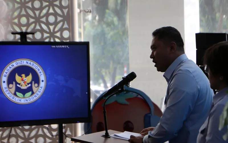 Kepala Badan Gizi Nasional (BGN) Sudaryono saat konferensi pers di Kantor BGN, Jakarta, Jumat (7/8/2026). Kepala Badan Gizi Nasional (BGN) Sudaryono menemukan sekitar 950 Satuan Pelayanan Pemenuhan Gizi (SPPG) atau dapur penyedia Program Makan Bergizi Gratis (MBG) diduga belum memenuhi standar dan sanitasi atau sertifikat Sertifikat Laik Higiene Sanitasi (SLHS). Robinsar Nainggolan