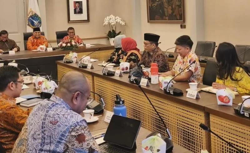 Rapat Badan Pembentukan Peraturan Daerah (Bapemperda) DPRD DKI Jakarta bersama Gubernur Jakarta Pramono Anung. (ist)