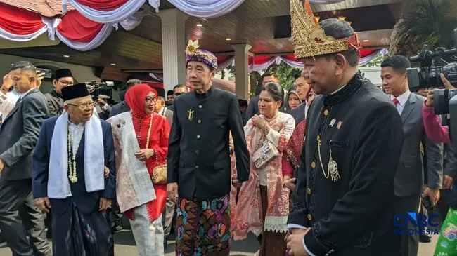 Cuma Jokowi Mantan Presiden yang Hadiri Upacara HUT RI ke-81 di Istana. (cnbc).
