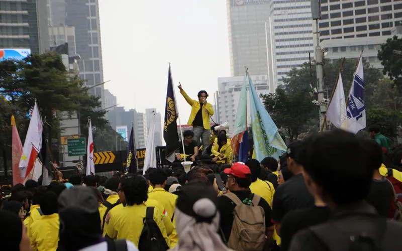 Tak Tembus Bundaran HI, Mahasiswa UI Ancam Aksi Lagi Akhir Agustus. (Robinsar Nainggolan).