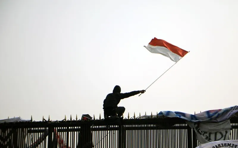 Demonstrasi yang menuntut perampasan aset dan hukuman mati bagi koruptor digelar oleh massa aksi, termasuk dari Aliansi Masyarakat Pati Bersatu (AMPB), di depan Gedung DPR RI, Senayan, Jakarta, pada Kamis, (27/8/2026). Massa juga menuntut hukuman mati bagi pelaku tindak pidana korupsi di Indonesia. Robinsar Nainggolan