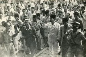 Soal Pertemuan Pertama Rakyat dengan Pemerintah di Lapangan Ikada