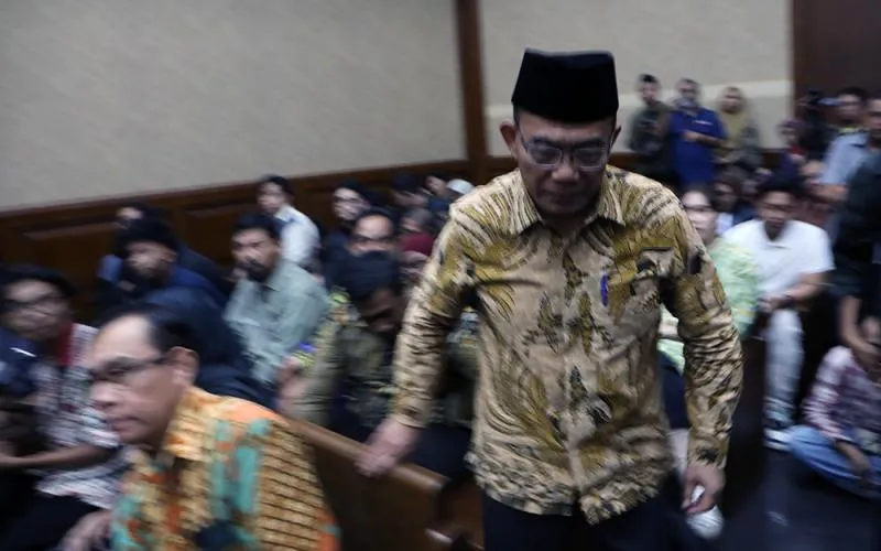 Muhadjir Effendy, Penasihat Khusus Presiden Bidang Haji dihadirkan sebagai saksi dalam sidang lanjutan pembuktian kasus dugaan korupsi kuota haji tambahan tahun 2023–2024 yang menjerat mantan Menteri Agama, Yaqut Cholil Qoumas. Persidangan tersebut berlangsung di Pengadilan Tindak Pidana Korupsi (Tipikor) Jakarta Pusat pada hari ini, (1/13/2026). Muhadjir juga akan jadi saksi untuk terdakwa lainnya adalah mantan staf khusus Yaqut bernama Ishfah Abidal Azis alias Gus Alex, dan Direktur Operasio