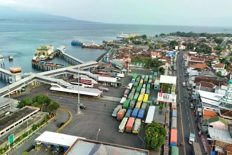 Macet di Pelabuhan Ketapang Banyuwangi (Bisnis.com)