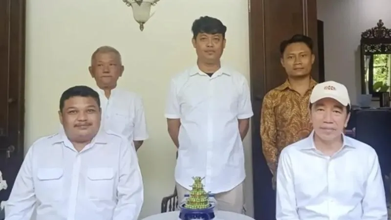 Buntut Sowan dan Bela Jokowi, PDIP Resmi Pecat Kadernya dari Surabaya. (Istimewa).