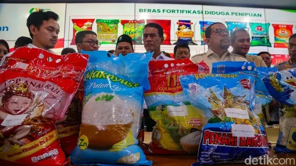Beras fortifikasi ditarik dari pasaran (Foto: Andhika Prasetia/DetikFoto)