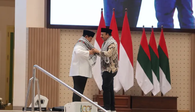 Presiden RI Prabowo Subianto bersama Duta Besar Palestina untuk Indonesia Abdalfatah A.K. Al-Sattari  di Ponpes Darussalam Gontor, Sabtu (19/9/2026).  (Kemenag RI)