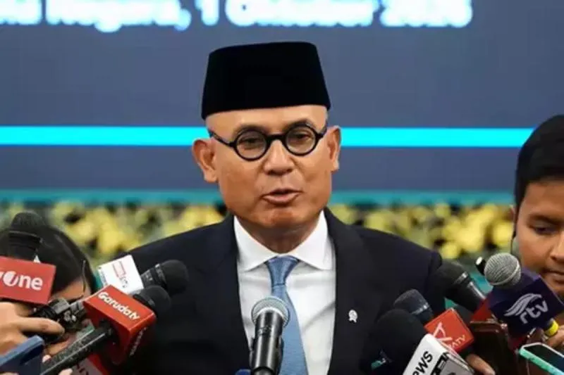 Armanatha Nasir menyampaikan keterangan pers usai dilantik menjadi Menteri Luar Negeri (Menlu) di Istana Negara, Jakarta, pada Kamis (1/10/2026). (Tangkapan layar: Youtube/Sekretariat Presiden)