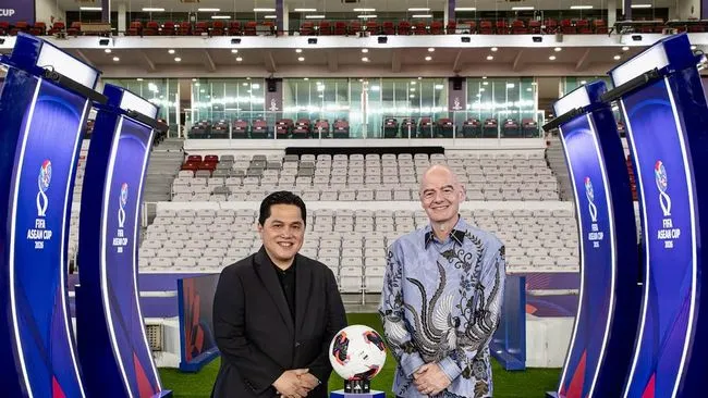 Foto: Erick Thohir menyambut Gianni Infantino yang akan menghadiri laga final FIFA ASEAN Cup 2026. (Dok.PSSI)