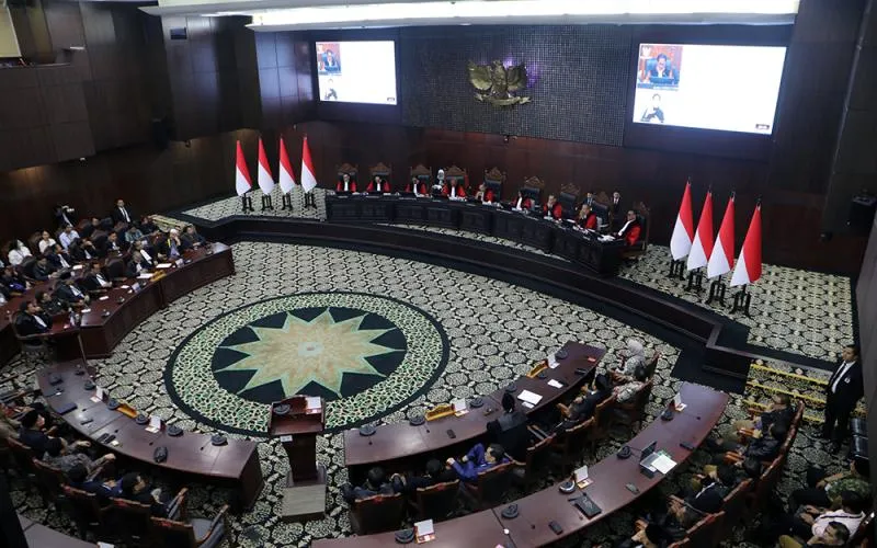 Mahkamah Konstitusi (MK) menolak gugatan Perselisihan Hasil Pemilihan Umum Presiden dan Wakil Presiden Tahun 2024 mengenai syarat pendidikan Wakil Presiden Gibran Rakabuming Raka. Amar Putusan dibacakan oleh Ketua MK Suhartoyo dalam sidang yang digelar di Gedung Mahkamah Konstitusi, Jakarta Pusat, Selasa (6/10/2026). Robinsar Nainggolan