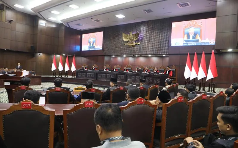 Mahkamah Konstitusi (MK) menolak gugatan Perselisihan Hasil Pemilihan Umum Presiden dan Wakil Presiden Tahun 2024 mengenai syarat pendidikan Wakil Presiden Gibran Rakabuming Raka. Amar Putusan dibacakan oleh Ketua MK Suhartoyo dalam sidang yang digelar di Gedung Mahkamah Konstitusi, Jakarta Pusat, Selasa (6/10/2026). Robinsar Nainggolan