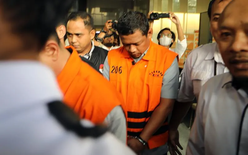 Komisi Pemberantasan Korupsi (KPK) resmi menahan 5 orang tersangka dalam Operasi Tangkap Tangan (OTT) yang digelar di lingkungan Badan Nasional Penanggulangan Bencana (BNPB) pada Selasa, (13/10/2026) Oktober. Kasus korupsi ini diduga berkaitan dengan penyalahgunaan dana siap pakai (DSP) untuk kedaruratan bencana serta proyek pengadaan barang dan jasa di instansi tersebut. Robinsar Nainggolan