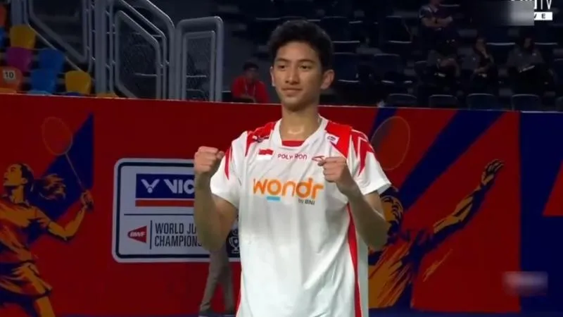 Raditya Bayu Wardhana berhasil memastikan tiket ke final World Junior Championships 2026 setelah menaklukkan wakil India dalam pertarungan tiga gim, Jumat (16/10/2026).--