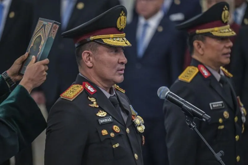 Kapolri Jenderal Pol. Suyudi Ario Seto (kiri) bersama Wakapolri Komjen Pol. Wahyu Hadiningrat (kanan) mengucapkan sumpah saat pelantikan Kapolri dan Wakapolri di Istana Negara, Jakarta, Kamis (1/10/2026). Presiden Prabowo Subianto melantik Jenderal Pol. Suyudi Ario Seto menjadi Kepala Kepolisian Negara Republik Indonesia (Kapolri) menggantikan Jenderal Listyo Sigit Prabowo dan melantik Komjen Pol Wahyu Hadiningrat sebagai Wakil Kepala Polri (Wakapolri) menggantikan Komjen Pol. Dedi Prasetyo. (AN