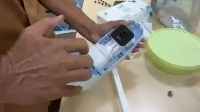 Pemasang Kamera dalam Pengharum di Ruang Ganti Disanksi RSUDZA Aceh. (Istimewa).
