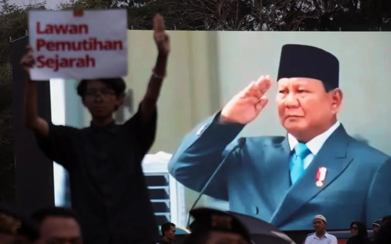 Rezim Prabowo Lebih Mengenyangkan Perut Gerombolannya daripada Rakyat. (Robinsar Nainggolan).