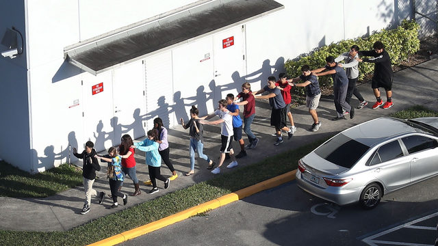 Belasan Orang Tewas dalam Insiden Penembakan Sekolah di Florida (foto: WFMZ)