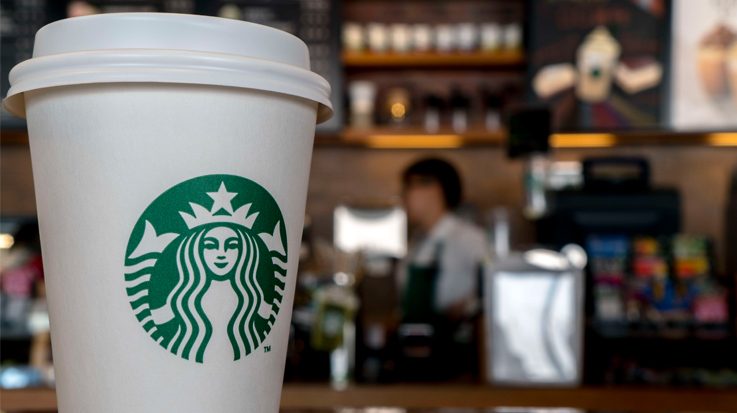 Starbucks akan tutup 8.000 gerai sehari untuk pelatihan mengenai bias rasial (foto; all balcks media)