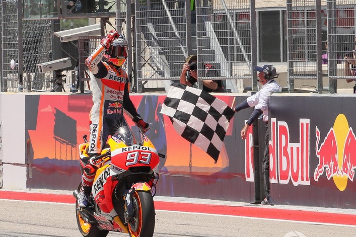 Marc Marquez merayakan kemenangannya (Motosport)