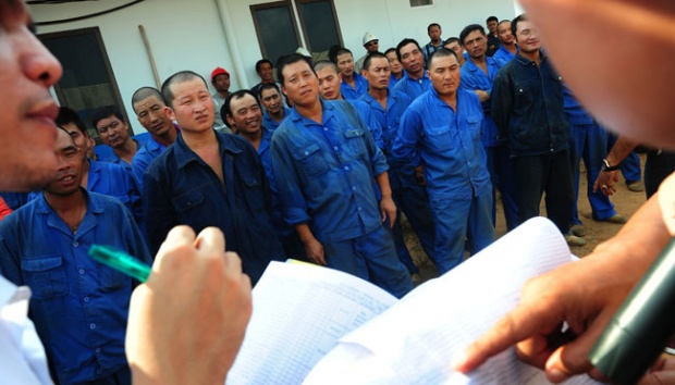 Para tenaga kerja asing  sedang didata oleh pihak kepolisian  di Kalimantan Barat (antara.)
