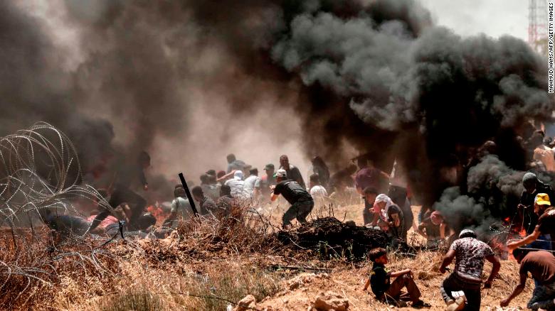 Bentrokan antara Israel dan Palestina kembali terjadi di jalur Gaza (foto: CNN)