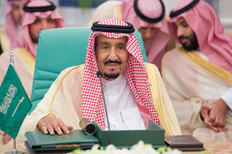 Raja Salman meyakinkan Donald Trump bahwa kerajaan itu dapat meningkatkan produksi minyak (foto: afp)
