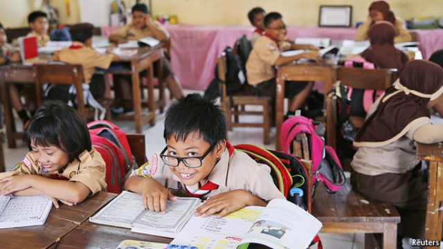 Ilustrasi kegiatan belajar di sebuah kelas sekolah dasar (reuters)