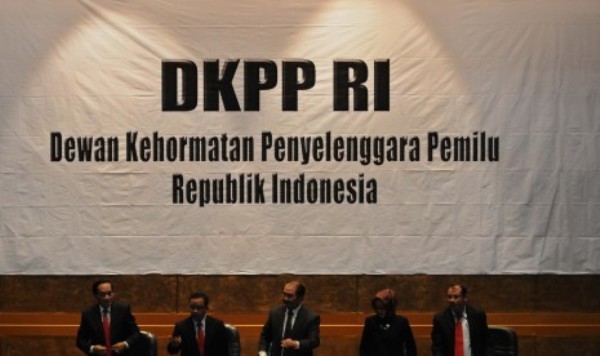 DKPP Bacakan 16 Putusan (foto : leuserantara.com)