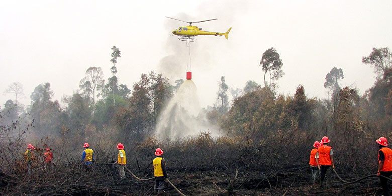 Helikopter pemadam api (Foto: RMOL)