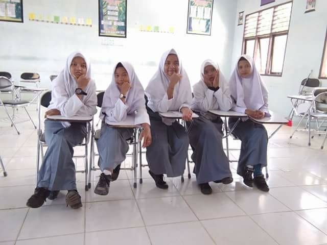 siswi kristen di sekolah di riau wajib pakai jilbab ( foto : wartapembaharuan.co.id)