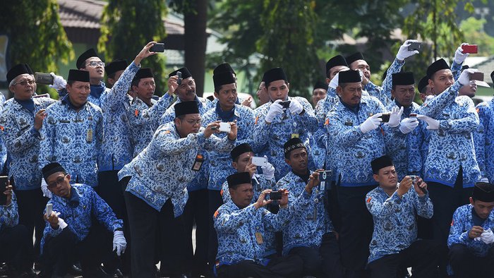 Anggota Korps Pegawai Republik Indonesia (KORPRI) Jawa Timur. ANTARA/Zabur Karuru