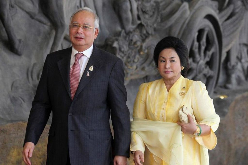Mantan Perdana Menteri Malaysia, Najib Razak dan istrinya (Foto: Beritaharian.sg)
