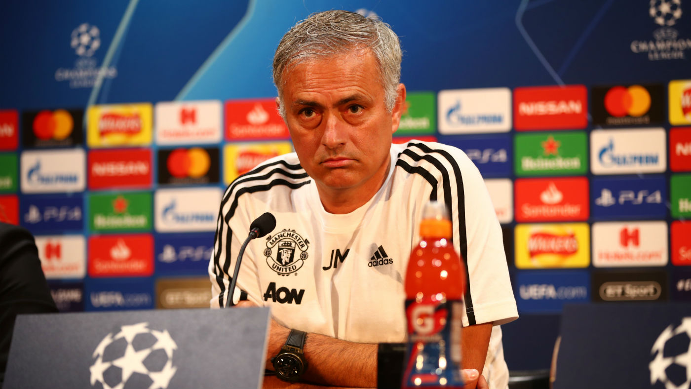 Pelatih Manchester United, Jose Mourinho ketika memberikan keterangan pers sebelum menjamu klub Spanyol, Valencia dalam lanjutan kompetisi Liga Champions (getty)