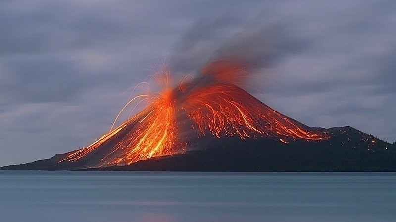 Anak Gunung Krakatau (foto: Suara Merdeka)