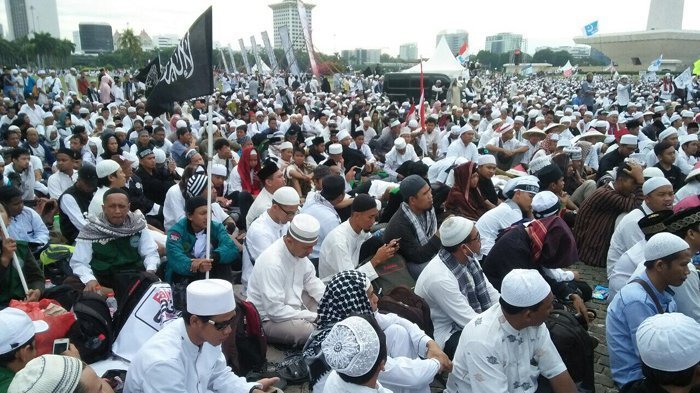 Massa aksi 212 di Lapangan Monas, Jakarta (Foto: Tribun)