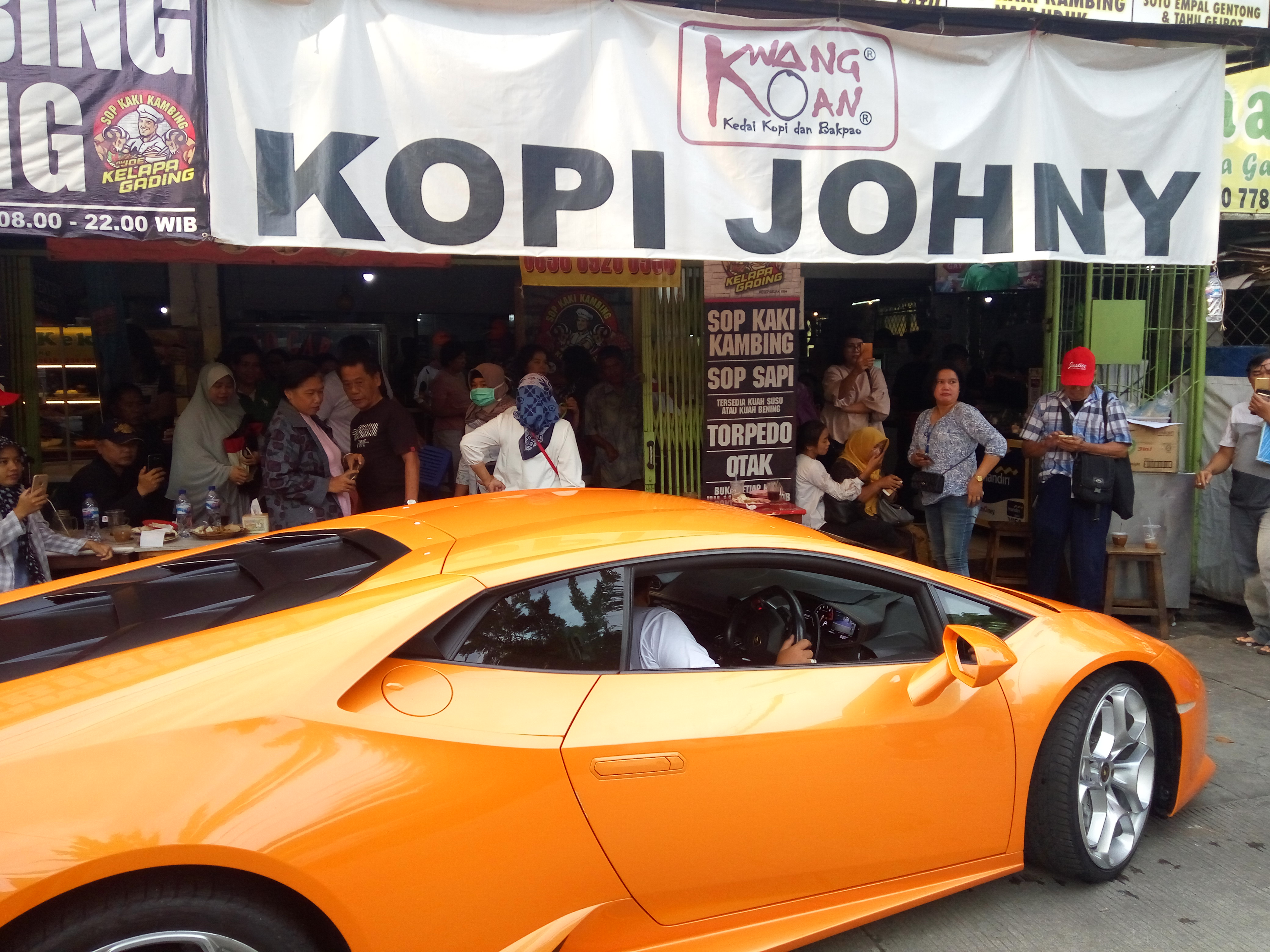 Kopi Johny, Pengacara Satu Miliar dan Para Pencari Keadilan