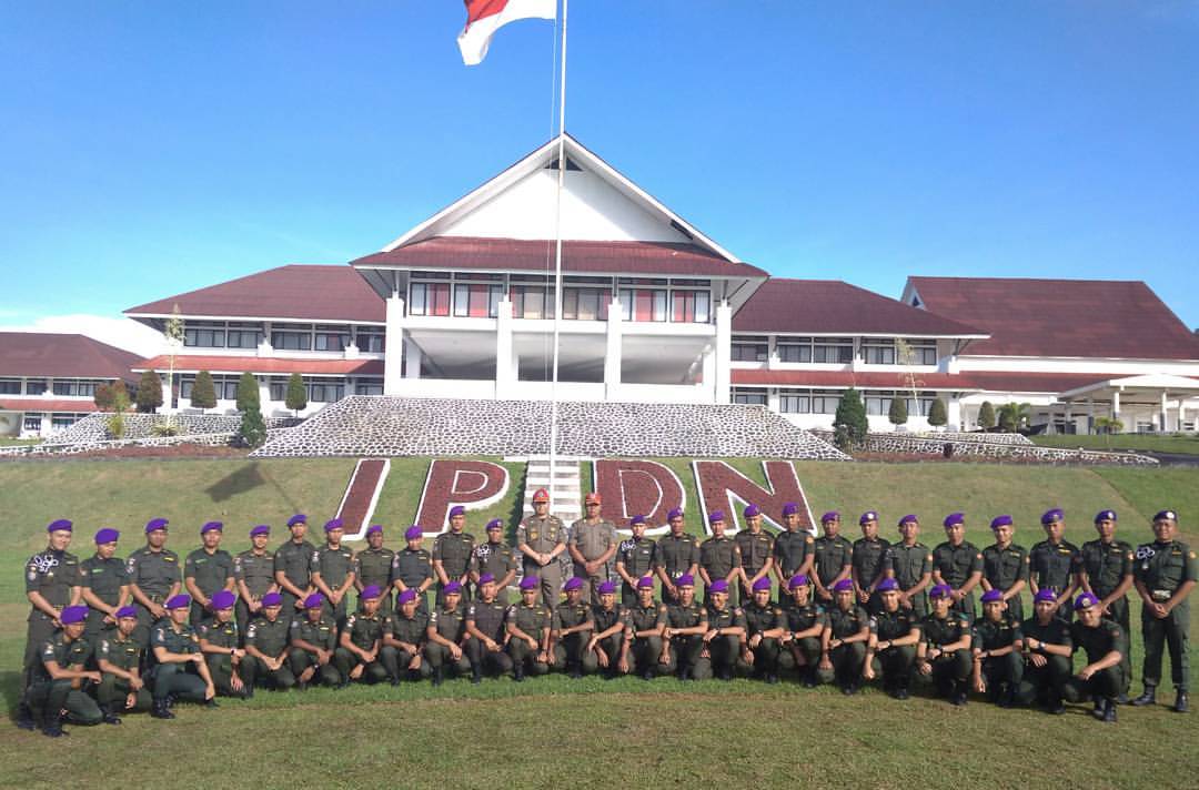 Gedung kampus Institut Pemerintahan Dalam Negeri (IPDN) di Sulawesi Utara (Foto: Picdeer.com)