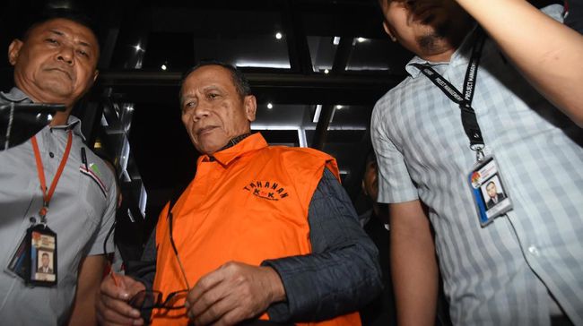 Politikus Demokrat Amin Santono dituntut 10 tahun penjara oleh Jaksa KPK di Pengadilan Tipikor Jakarta, Senin (21/1) (CNN Indonesia)