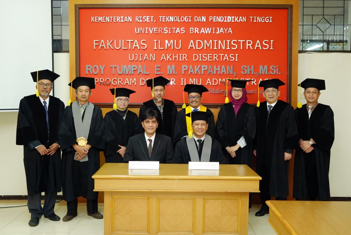 Sidang Promosi Doktor Roy Tumpal Pakpahan (duduk kiri) di Fakultas Ilmu Administrasi (FIA) Universitas Brawijaya, Malang (Ist)