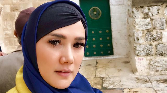 Mulan Jameela jenguk suaminya di Rutan Cipinang, Jakarta Timur (Liputan6.com)